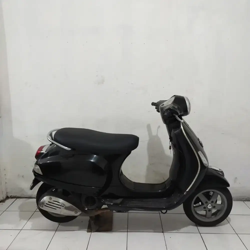 Piaggio Vespa LX150 2012 Orisinil Bagus lengkap Mesin Cakep