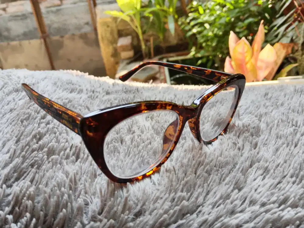 Kacamata Miu Miu (JUAL CEPAT)