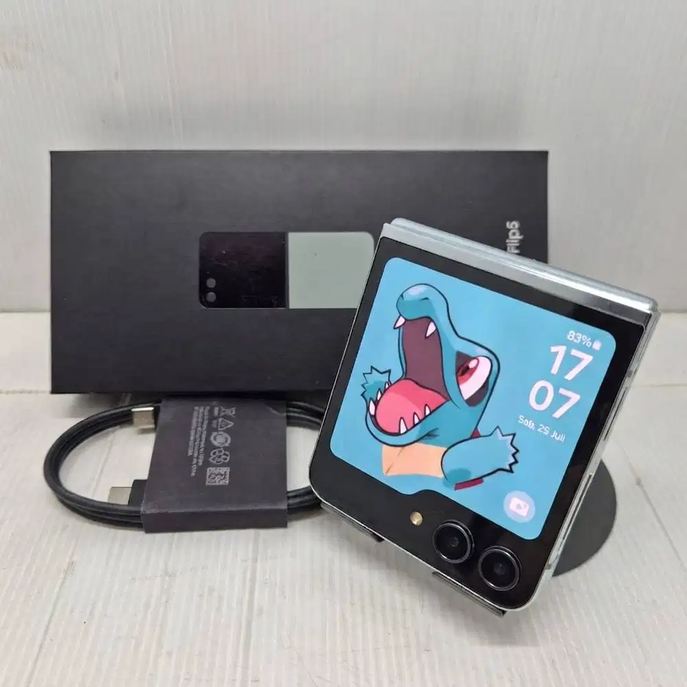 LIKE NEW SAMSUNG GALAXY Z FLIP 5 5G MINT 8/256 EX SEIN NO MINUS
