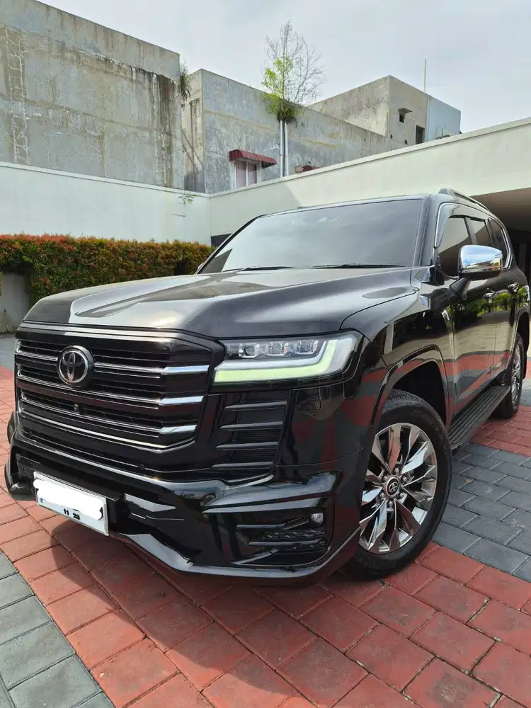 Dijual Toyota Land Cruiser 300 VXR 2023 Hitam AT Plat BK Medan