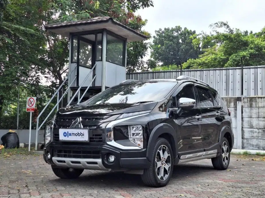 KM Rendah - Mitsubishi Xpander 1.5 Cross Bensin-AT 2021