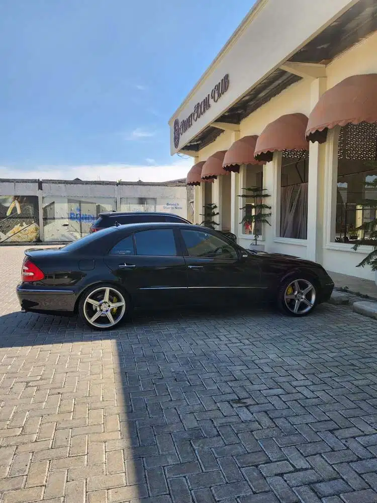 Mercedes-Benz E240 2004 Bensin