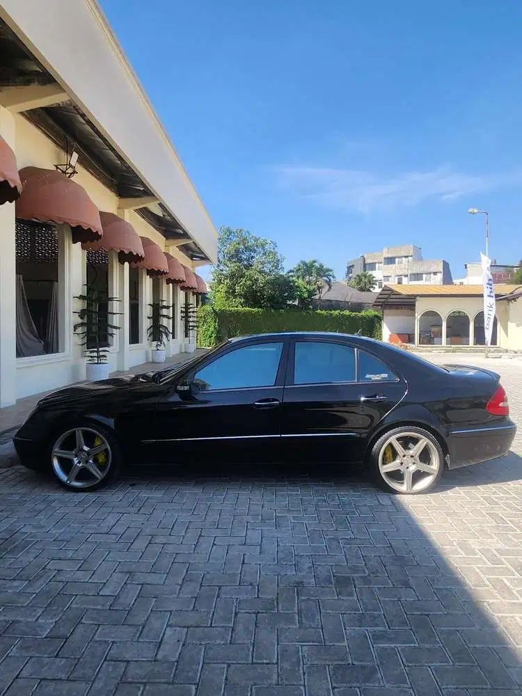 Mercedes-Benz E240 2004 Bensin