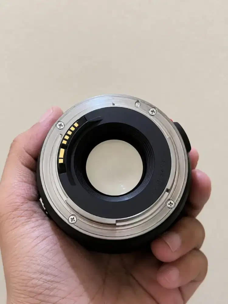 Lensa Canon 28mm f 1.8
