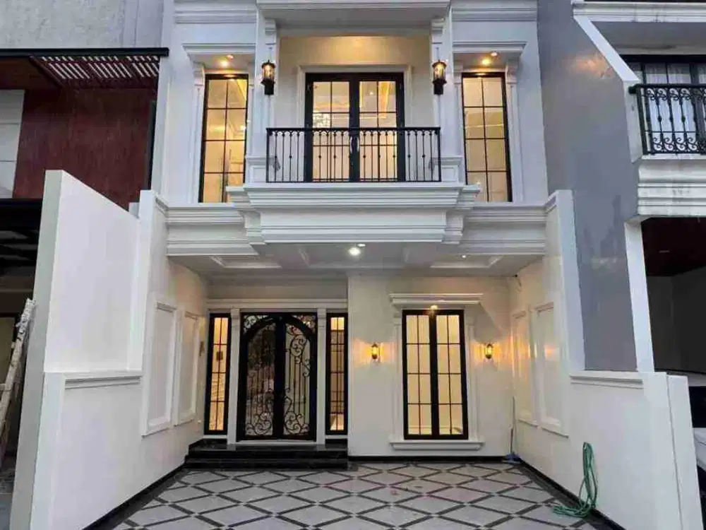 RUMAH CLASSIC MODERN DALAM TOWNHOUSE DI JAGAKARSA JAKSEL.