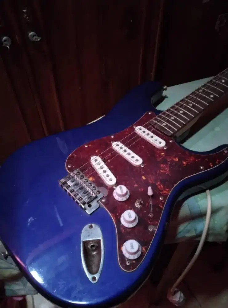 SQUIER STRATOCASTER AFFINITY (7 SOUND)