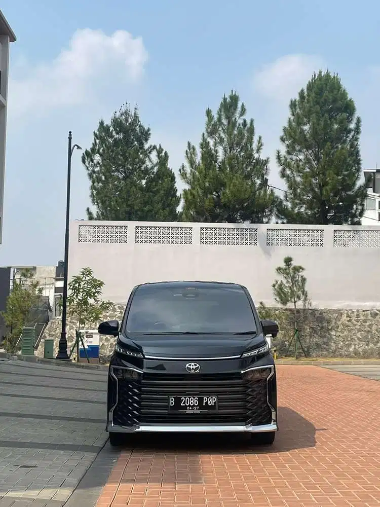 Toyota Voxy 2022 LOW KM