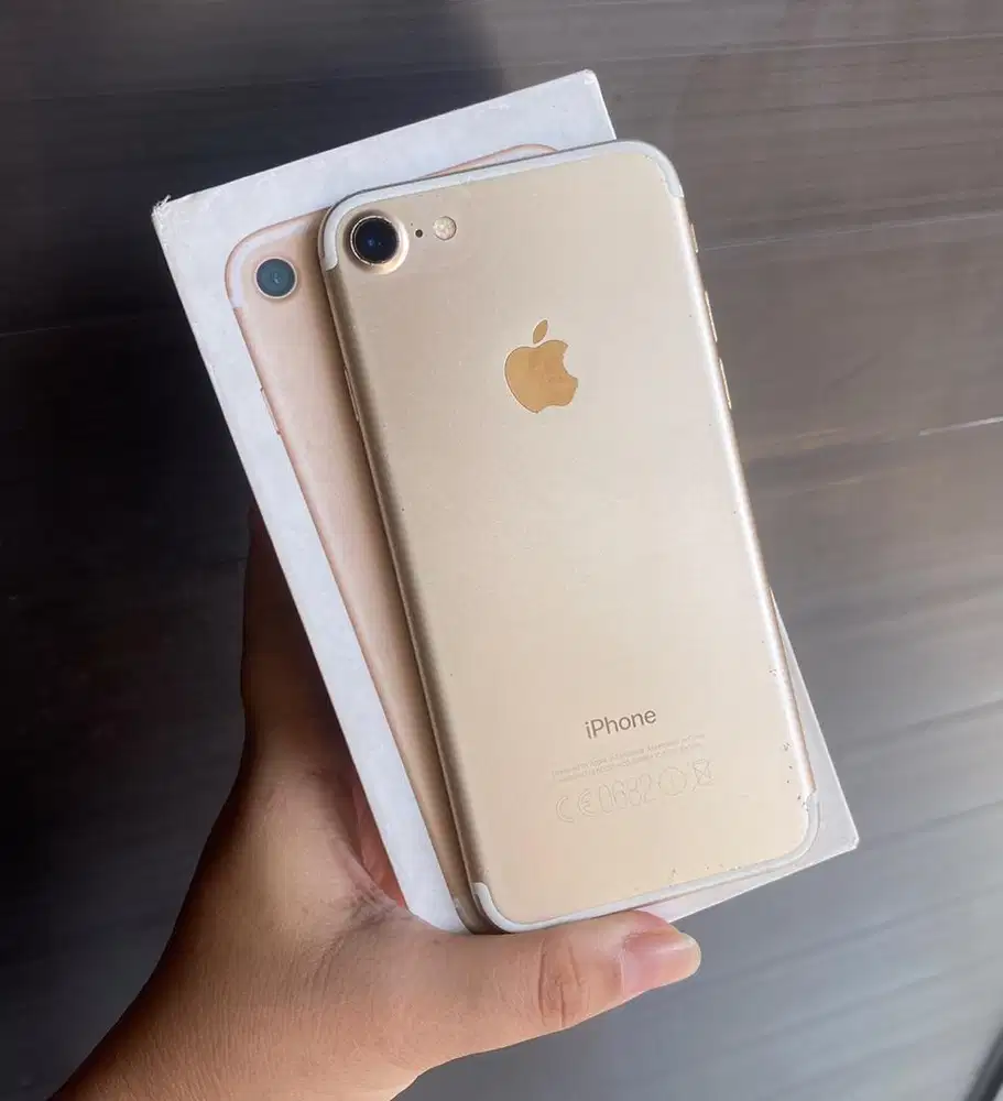 Dijual iphone 7 gold