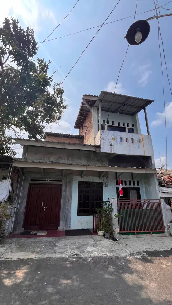 Rumah dijual berserta isi