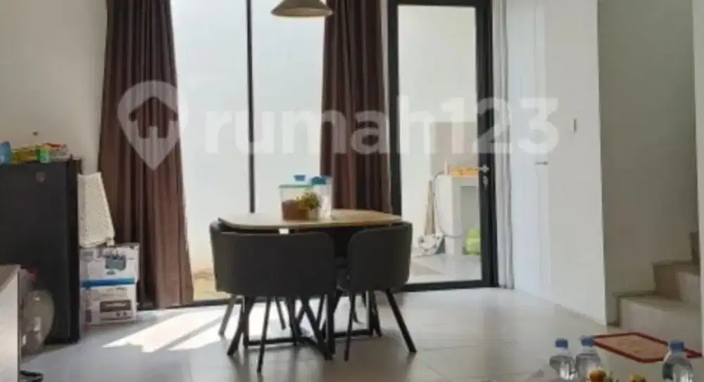Meja Makan Brand Informa