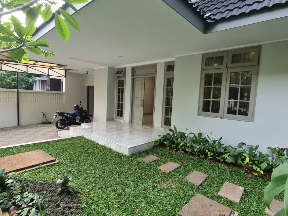 DISEWAKAN RUMAH SIAP HUNI (Baru Renovasi/Semi Furnish) DI TAMAN DUTA JAKARTA SELATAN