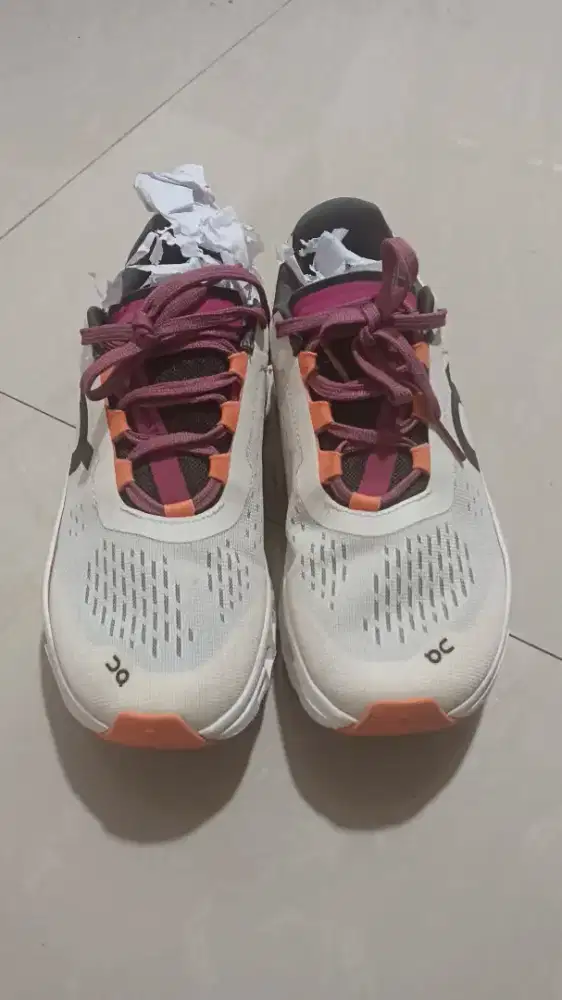 sepatu On Cloud dari jepang
