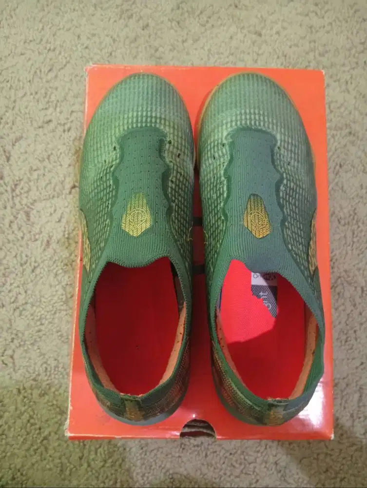 sepatu futsal ortust catalist v4
