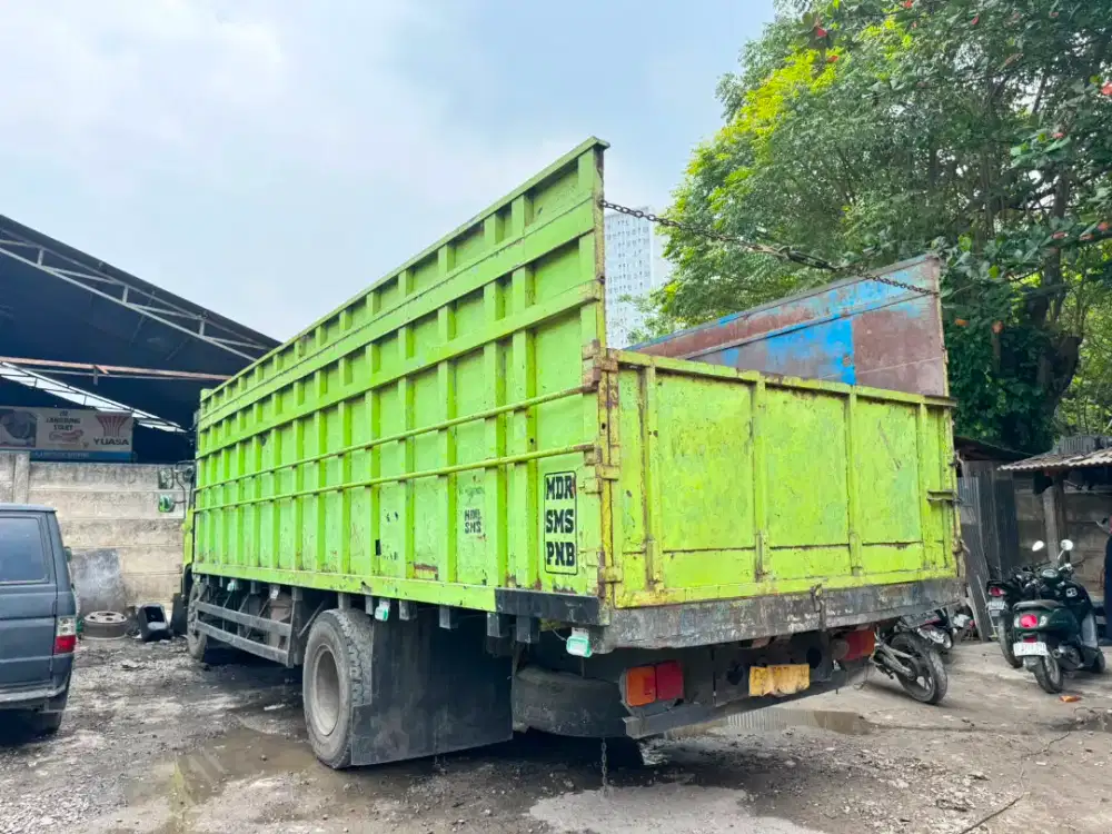 Di jual hino 2008