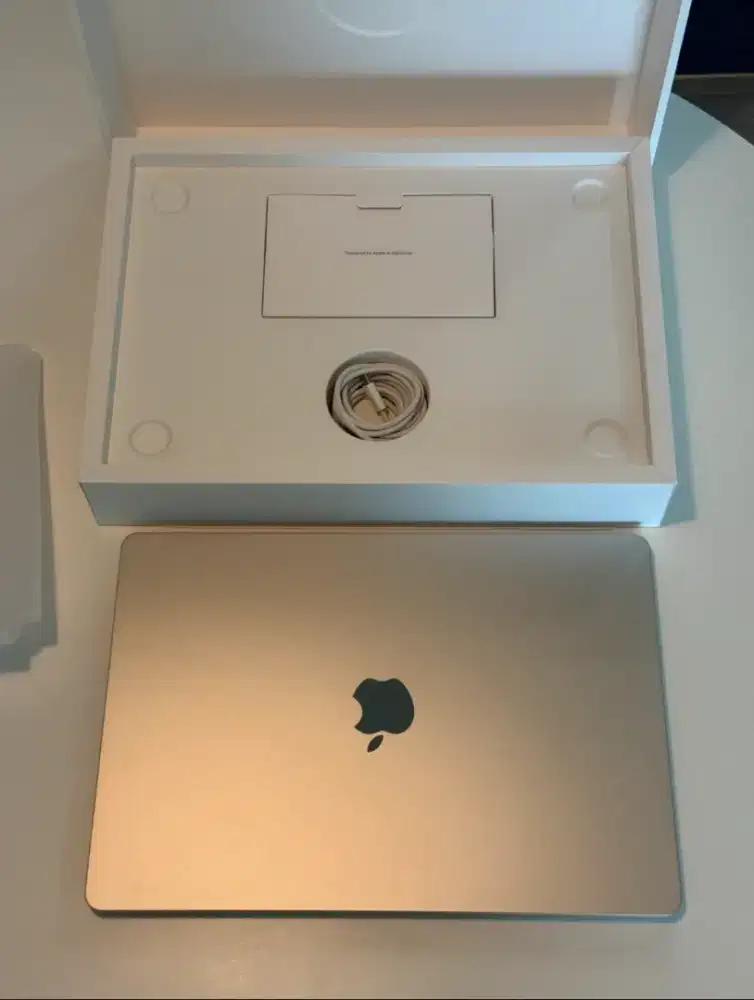 Macbook air M3 15 inch 16 GB 256