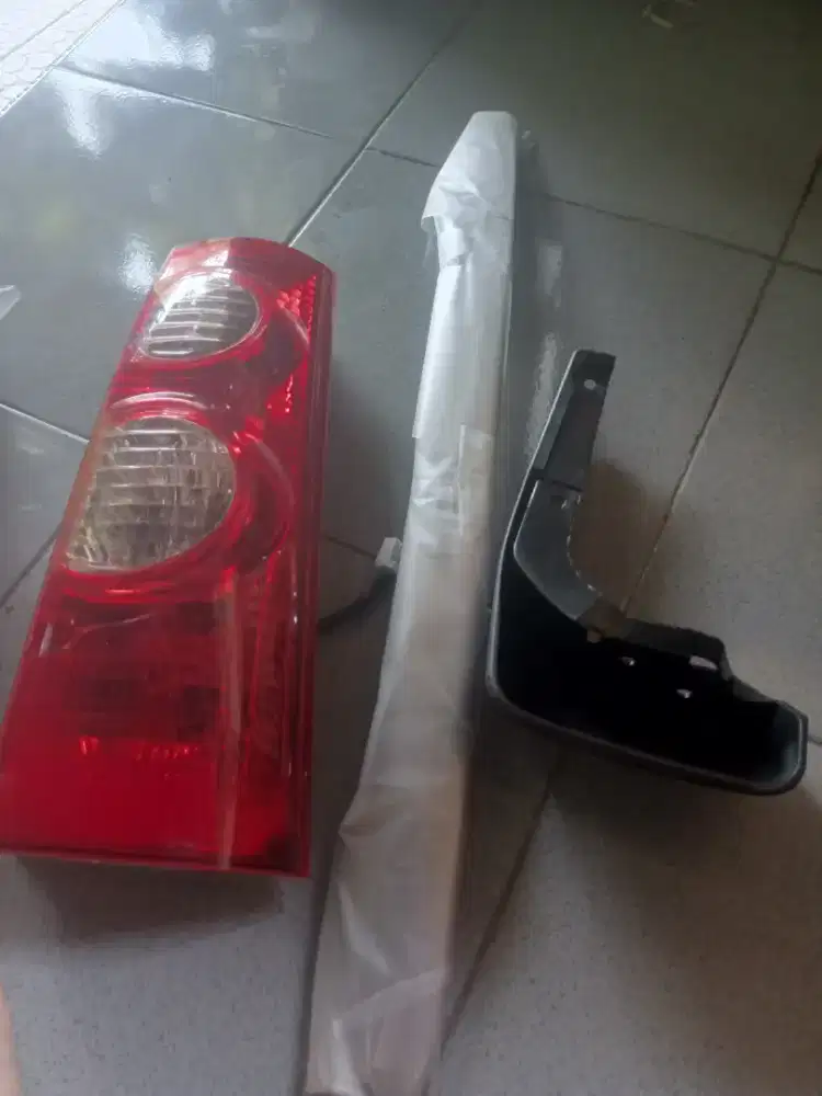 Stoplamp lampu belakang, trunklid lis dan mudguard avanza xenia