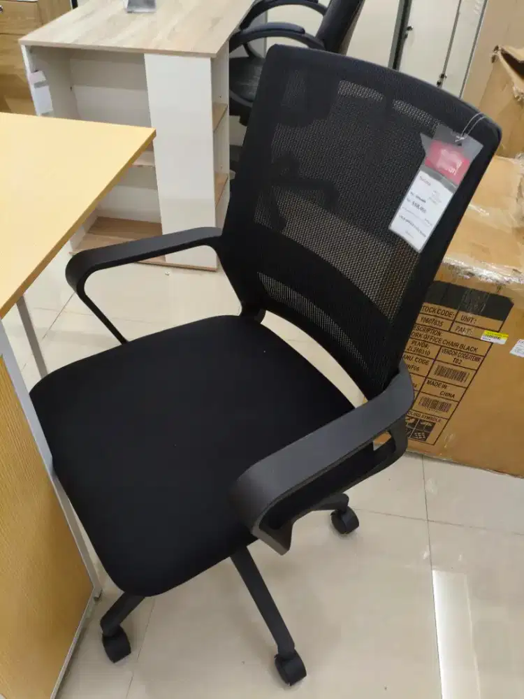 Selma Yale Kursi Kantor Sandaran Rendah – Hitam