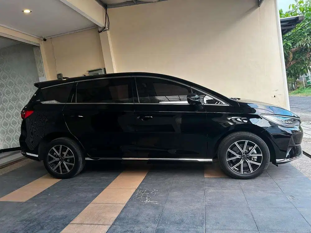 BYD M6 2026 Listrik