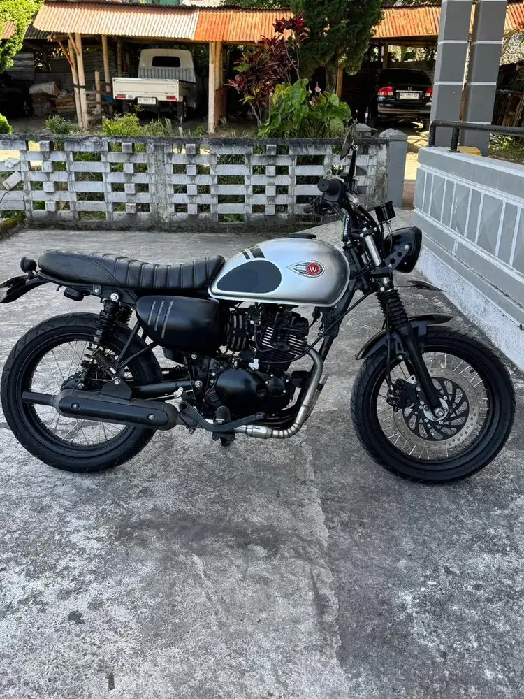 Kawasaki W 175 SE tahun 2017