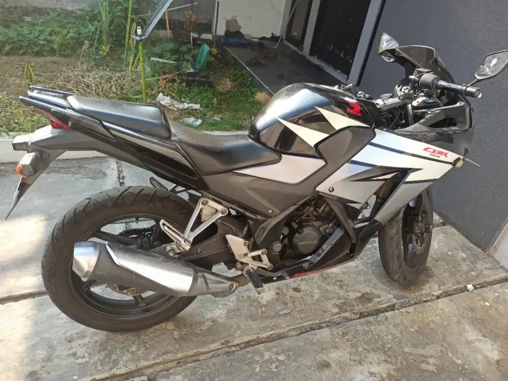 Di jual motor cbr 150 r