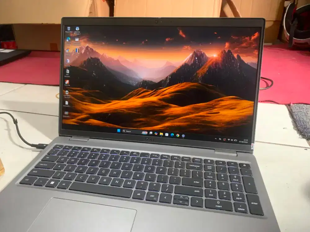 Laptop Dell Latitude 5520 
-Processor Gen 11th Intel Core i5-1145G7