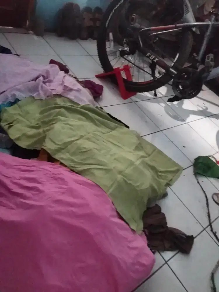 Pakaian bekas wanita