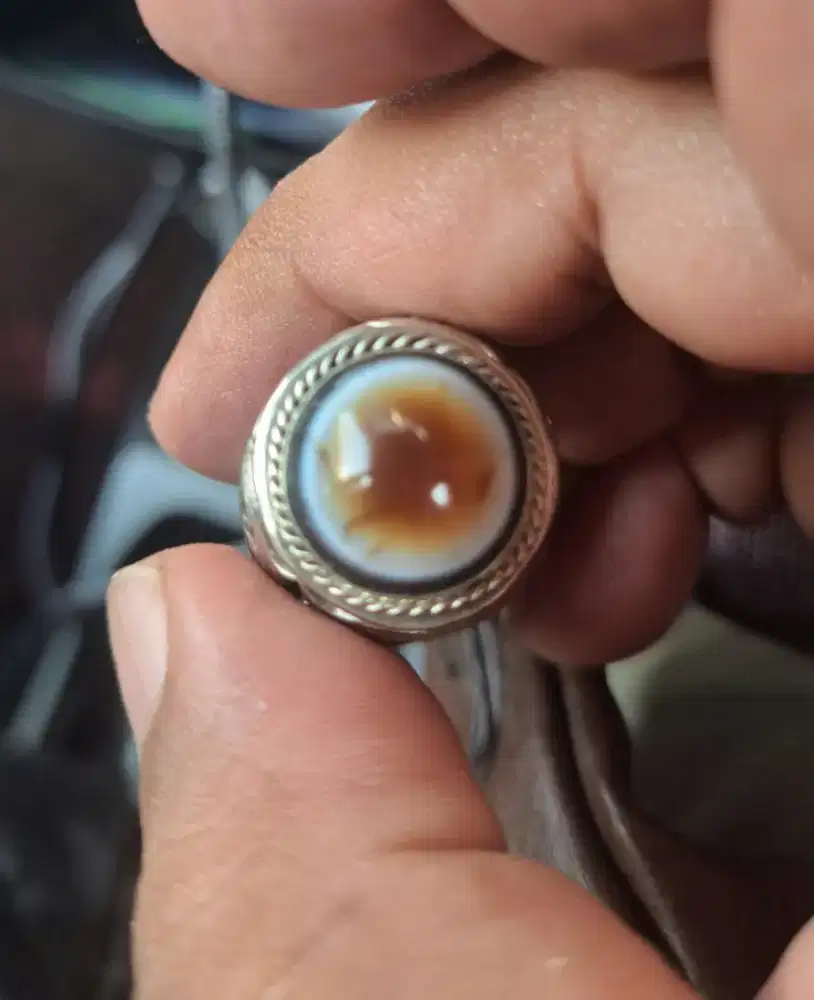 Cincin batu mata dewa