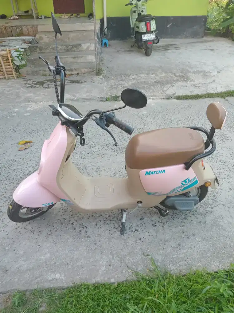 Sepeda listrik pakaian cwe terawat