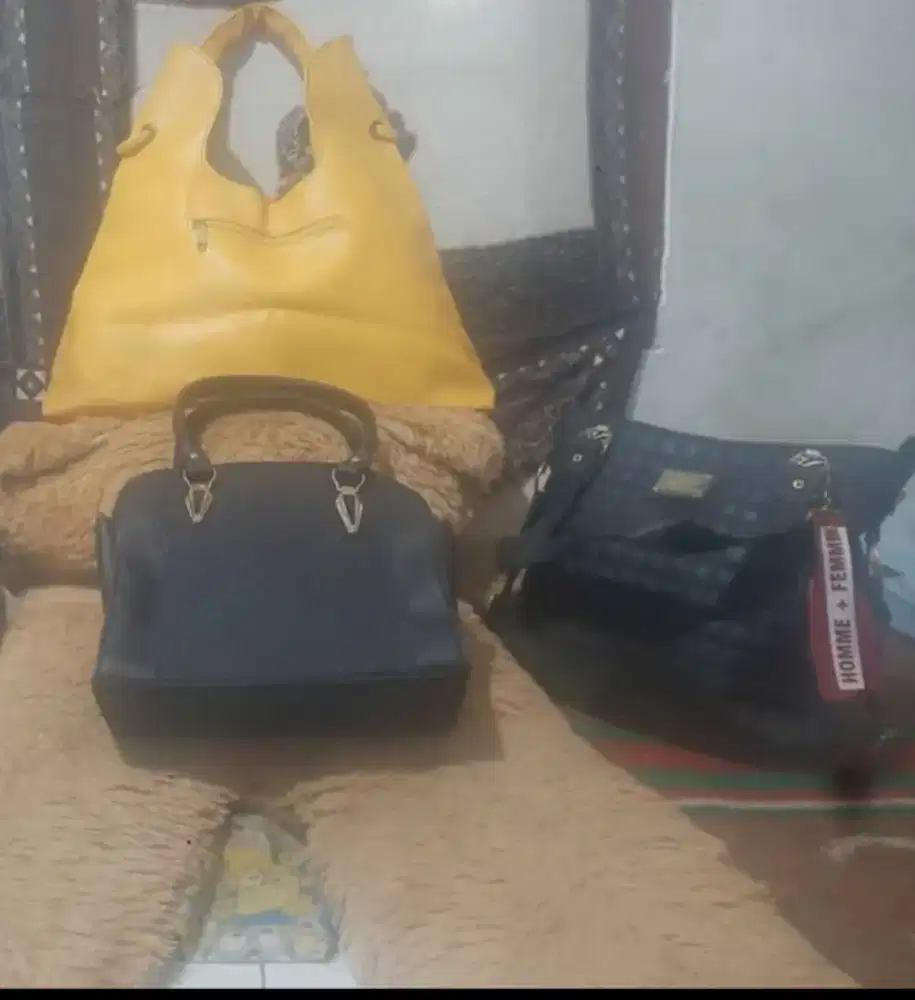 Tas kulit  masih baru