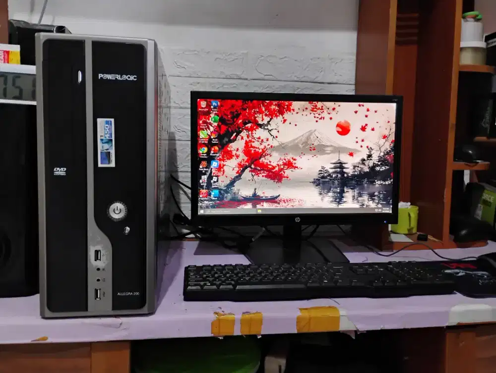 Pc gigabyte / intel gen4 + ssd + ram 8gb + monitor 19inch siap pakai