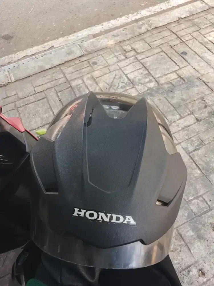 Helem honda warna hitam