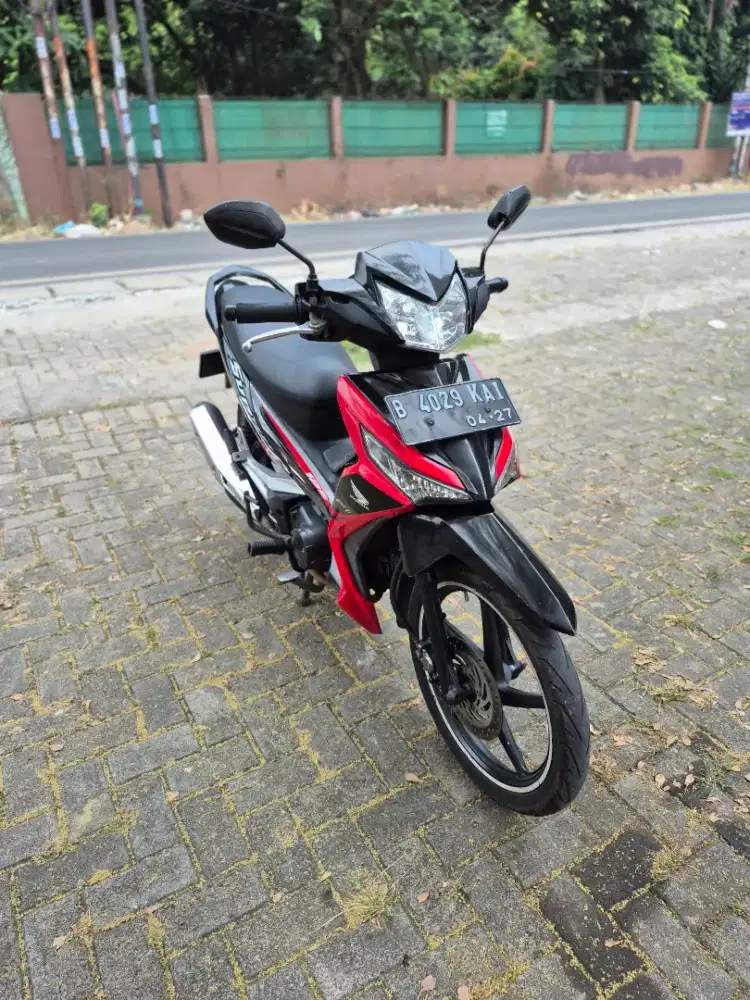 Dijual Honda Supra X 125 tahun 2016 surat lengkap