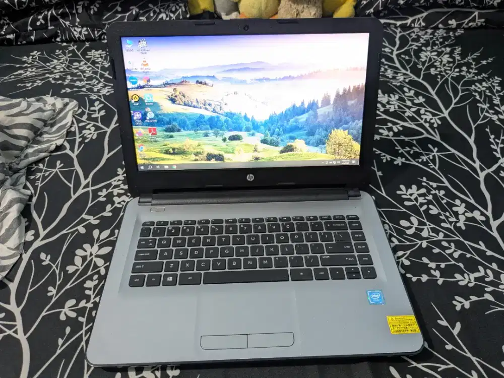 Laptop HP 14-AM072TU Ram 4 Normalan Tinggal Pake Aja