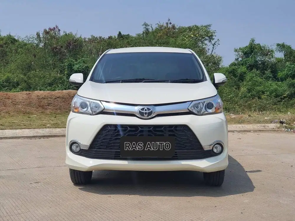 LOW KM 15 RIBU!!  Toyota Avanza Veloz 1.5 AT 2017 Putih