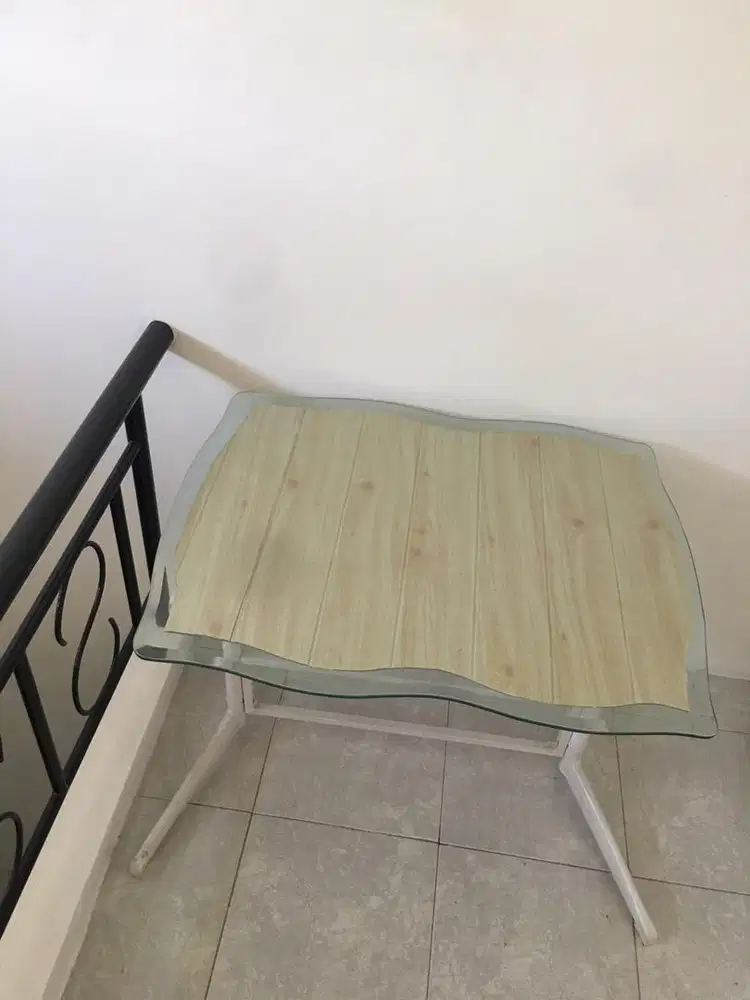 Meja Makan MinimaLis