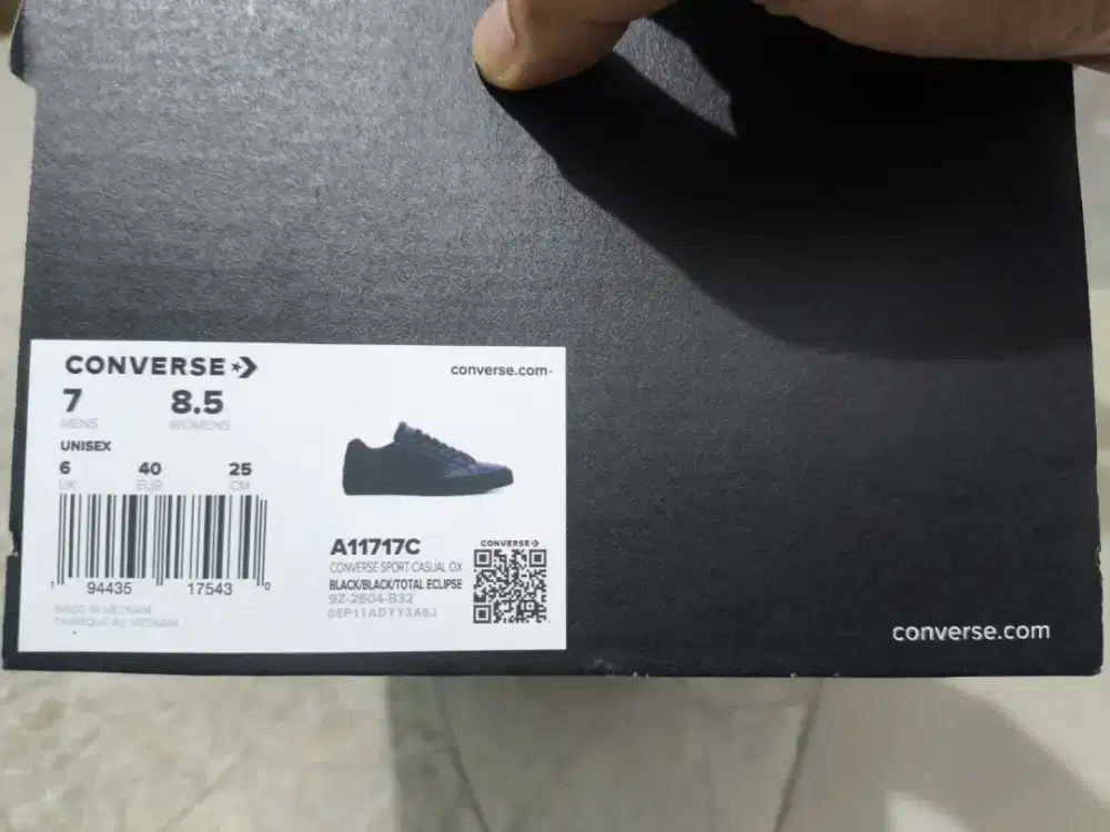Sepatu Converse hitam ori