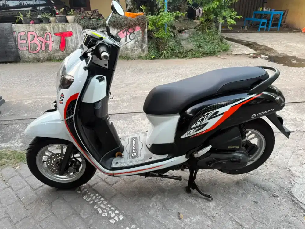 Scoopy ban donat THN 2020 plat B Jakarta