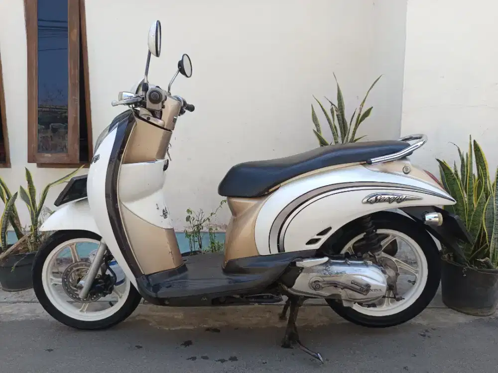 Scoopy karbu 2010 lengkap bagus