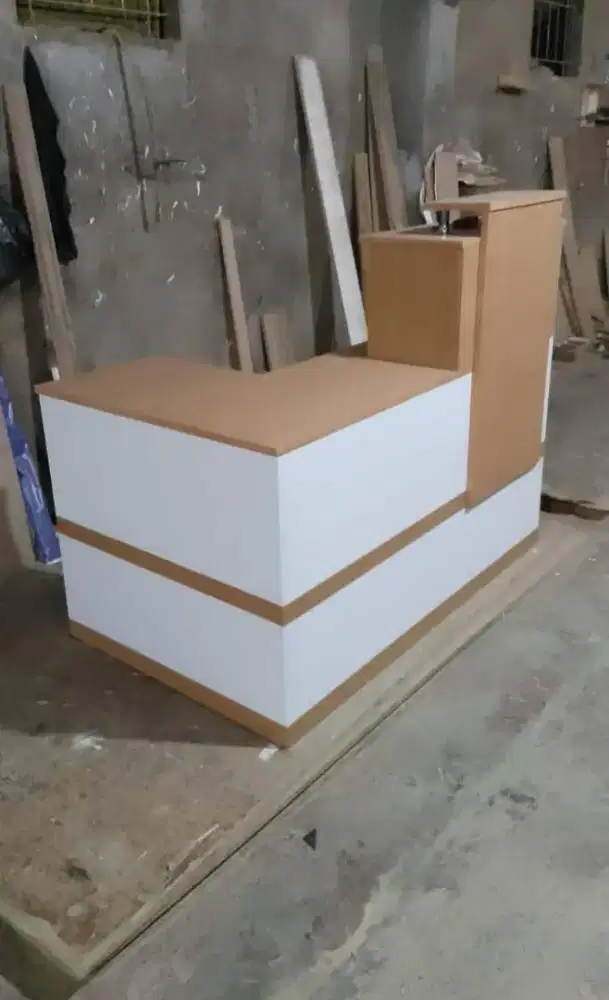 Meja Kasir Berbentuk L
