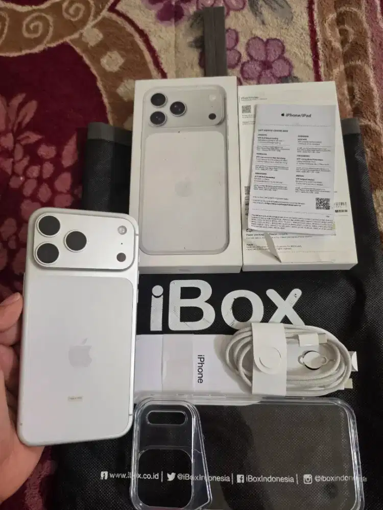 iphone 17 pro max 256gb resmi iBox,garansi 23-01--2027 battry 100%