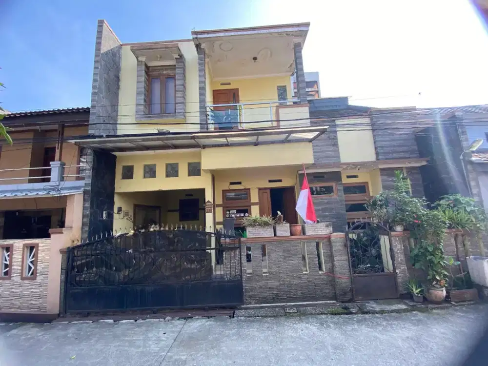 MURAH BANGET ! DIJUAL RUMAH 3 LANTAI STRATEGIS DEKAT TOL DI LOGAN CIWASTRA BANDUNG