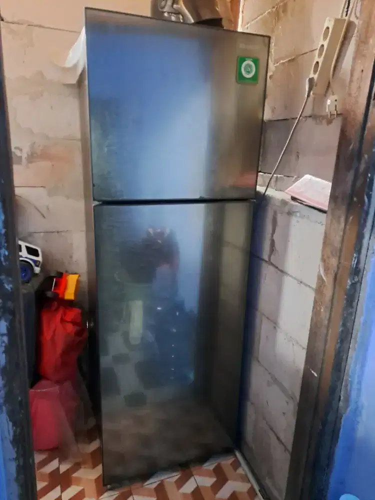 Kulkas sharp 2 pintu