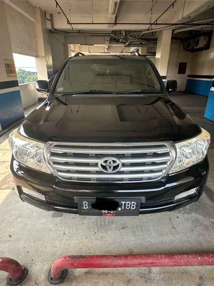 Land Cruiser VX200 UK version tahun 2012