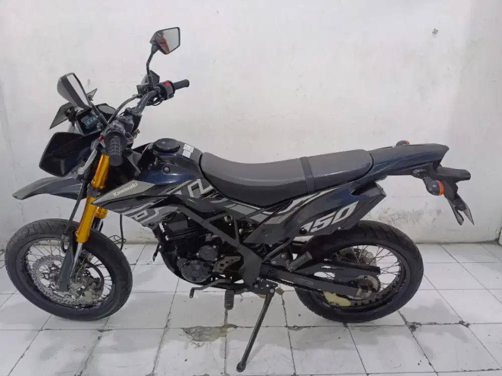 kawasaki d tracker 2022 hitam