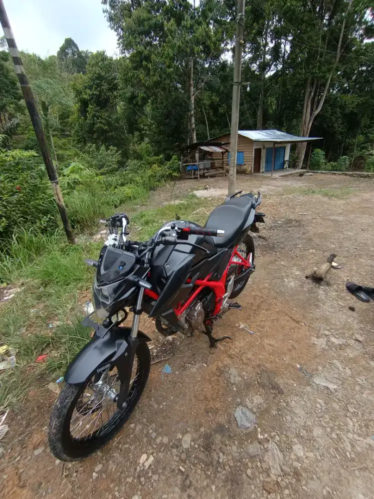 FOR SALEE CB 150 R V2!!