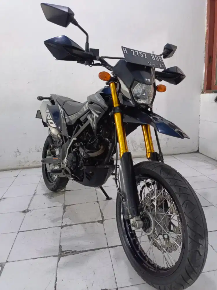 kawasaki d tracker 2022 hitam