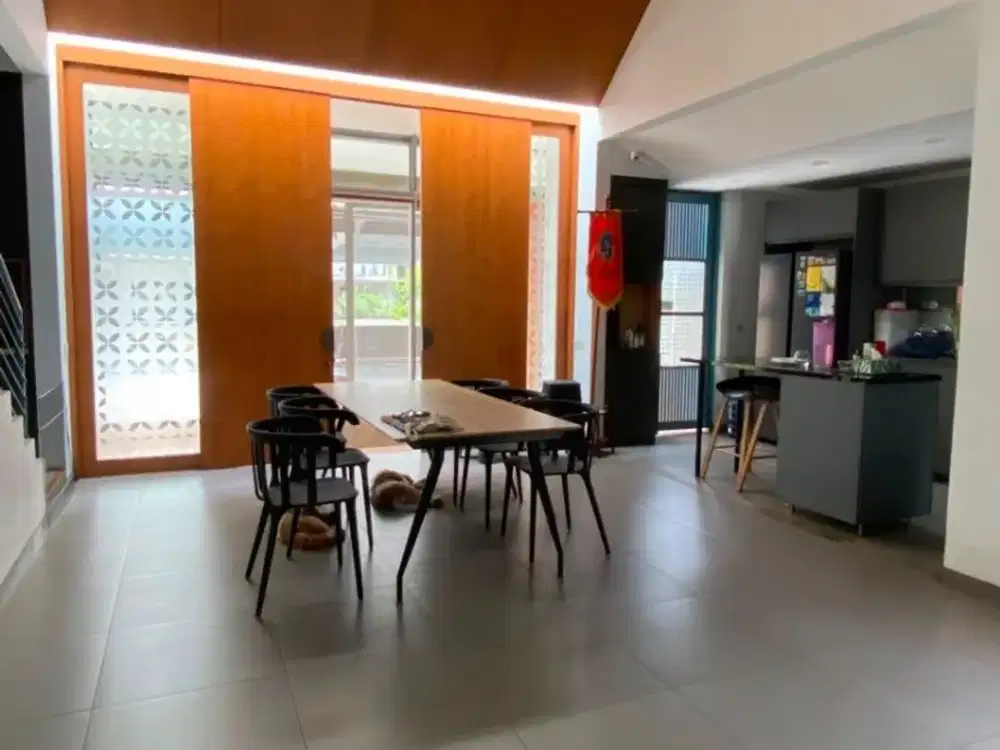 Dijual Cepat Rumah 2 Lantai Industrial Cakep dan Unik Di Sutera Jelita Alam Sutera