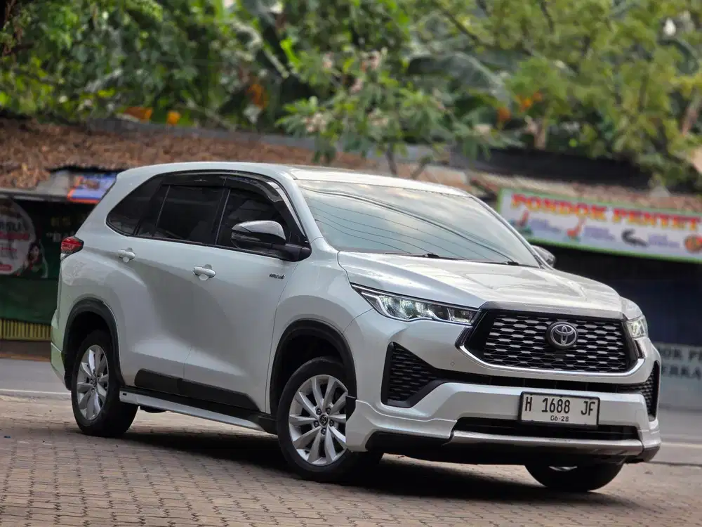 Innova Zenix V Hybrid Modellista 2023