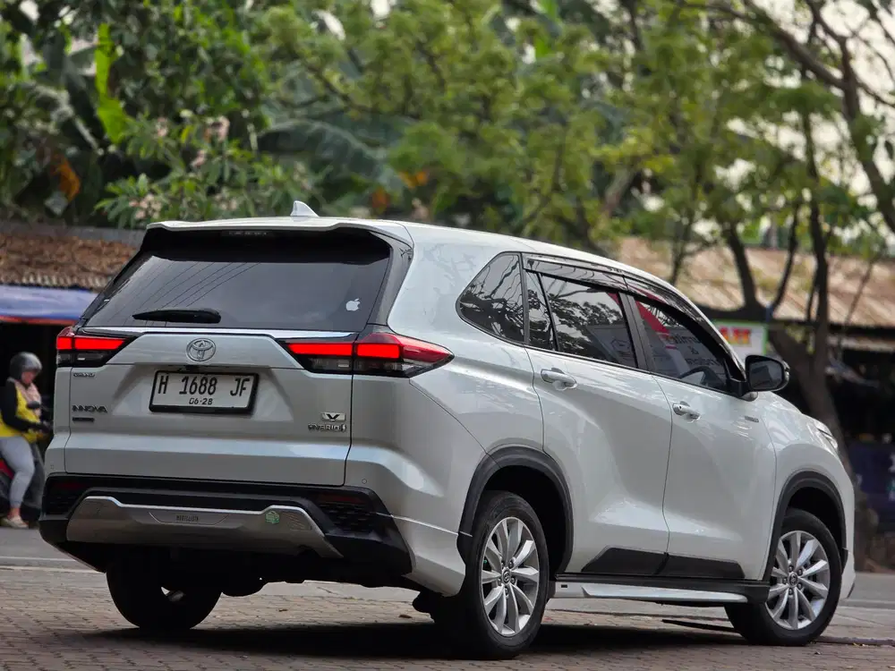 Innova Zenix V Hybrid Modellista 2023