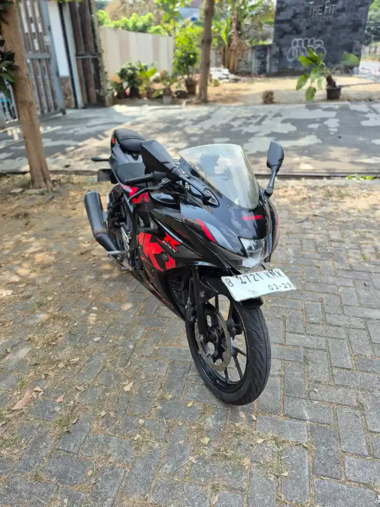 Dijual Suzuki GSX 150R tahun 2019 surat lengkap